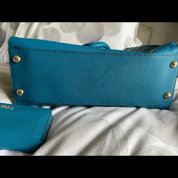 Adorable Michael Kors Turquoise handbag and matching wallet! - Picture 4 of 6